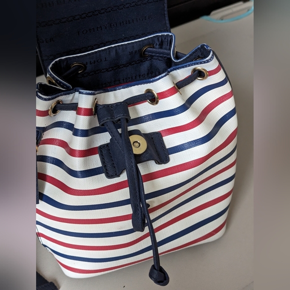 Tommy Hilfiger small backpack - Picture 2 of 7